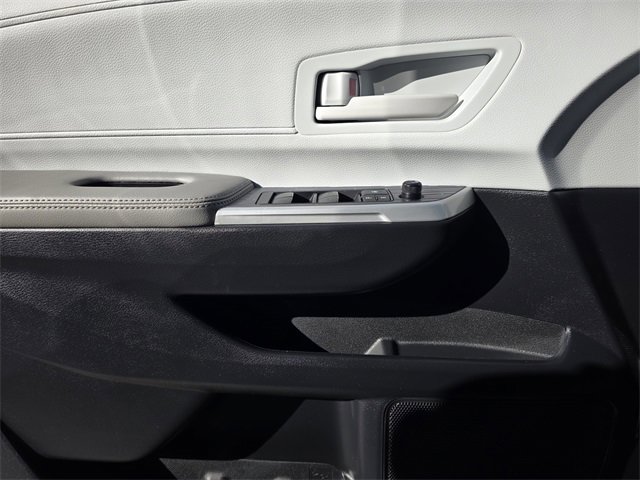 Used 2025 Toyota Sienna LE image 18