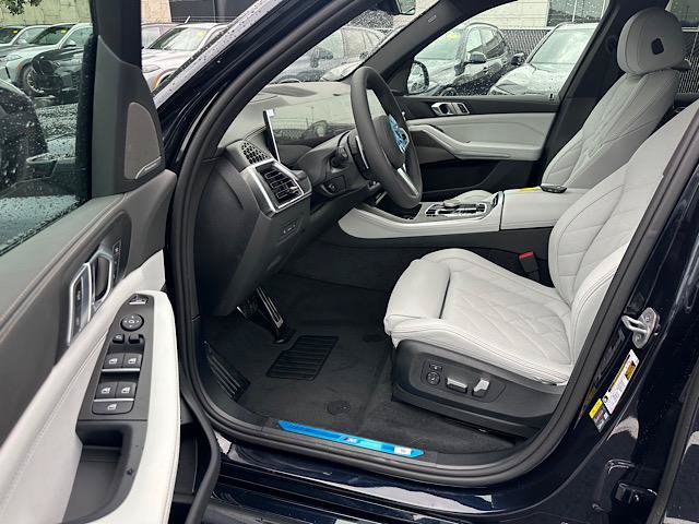 New 2026 BMW X5 xDrive50e w/ M Sport Package AWD/4WD image 4
