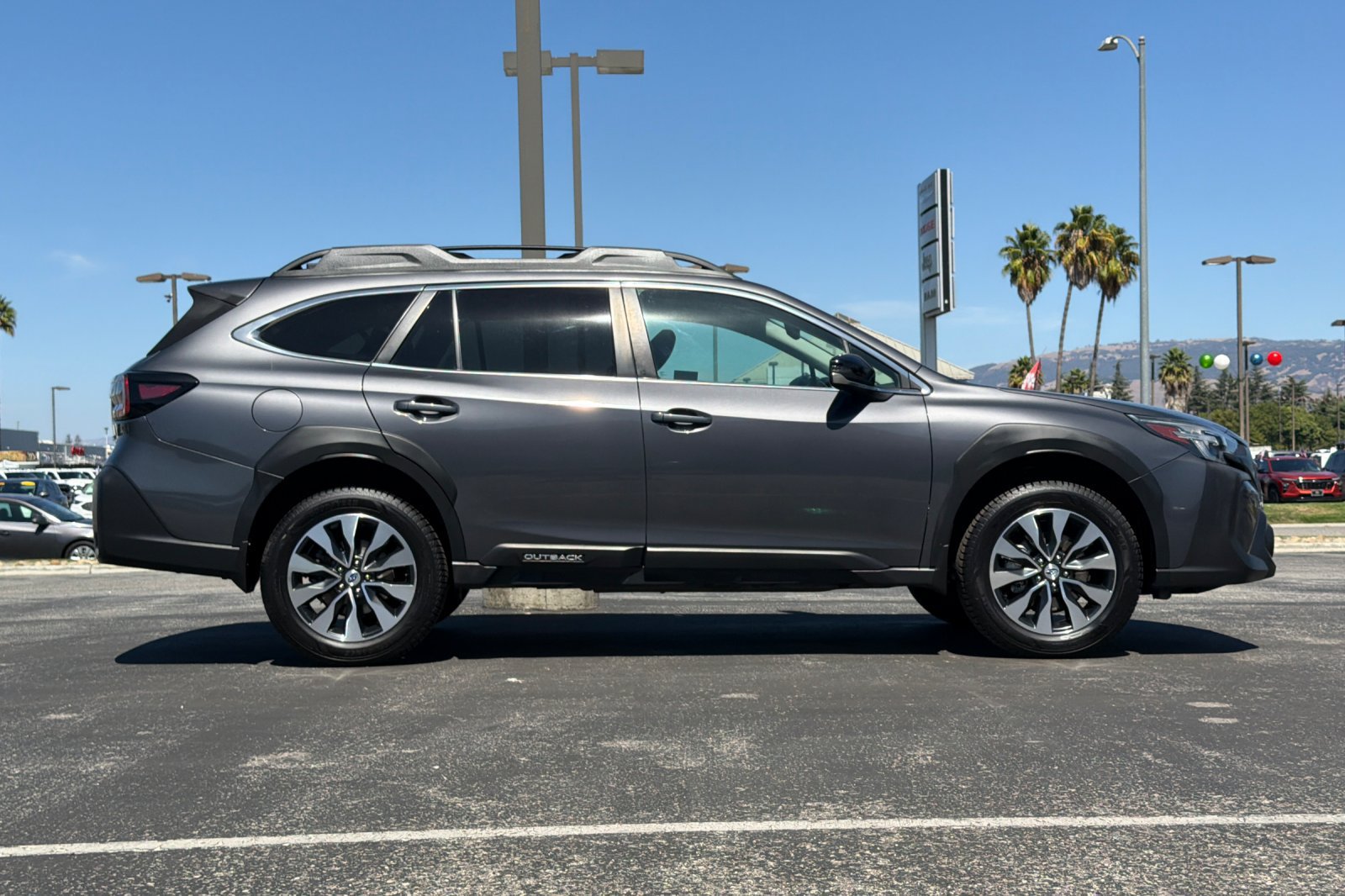 Used 2023 Subaru Outback Limited AWD/4WD image 3