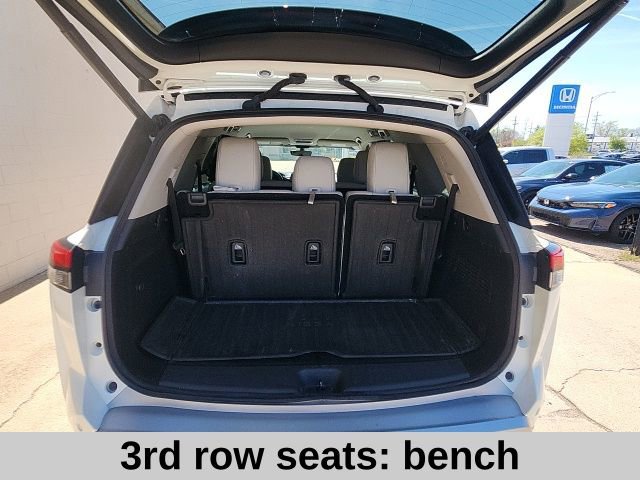 Used 2024 Nissan Pathfinder SL w/ Black Appearance Package image 14