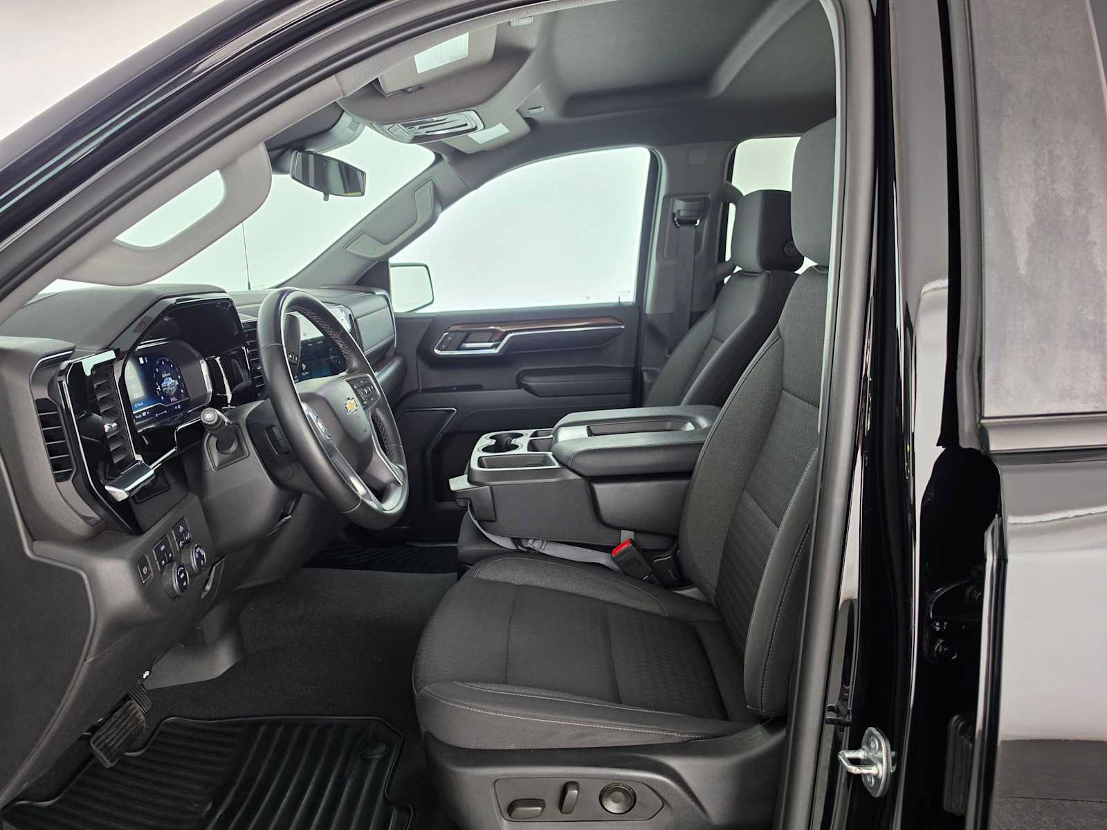Used 2023 Chevrolet Silverado 1500 LT AWD/4WD image 20