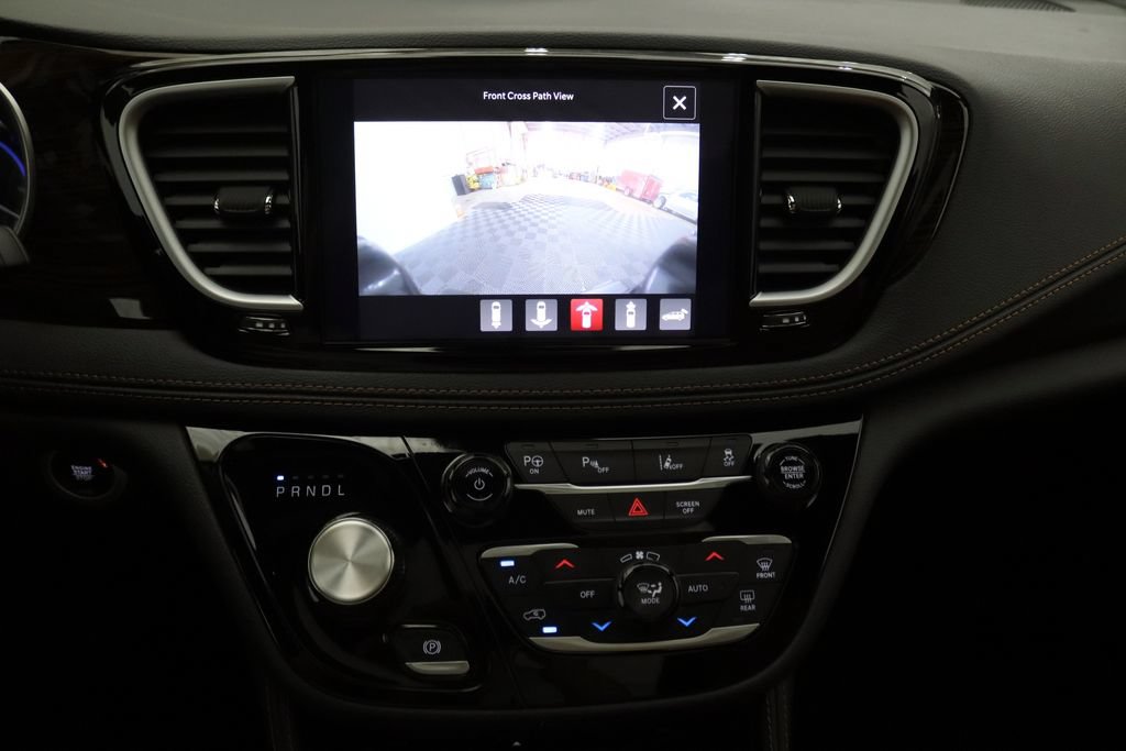 Used 2023 Chrysler Pacifica Pinnacle FWD image 27