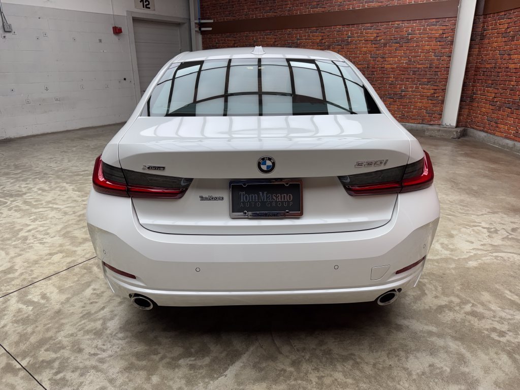 Certified 2025 BMW 330i xDrive Sedan w/ Premium Package AWD/4WD image 4