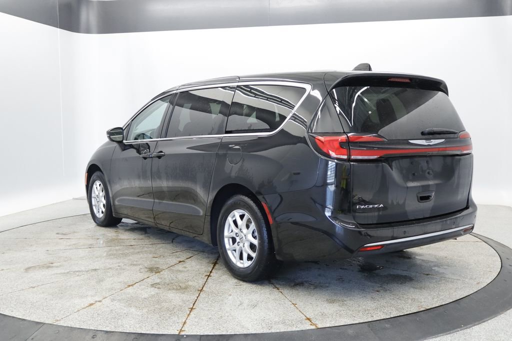 Certified 2023 Chrysler Pacifica Touring-L FWD image 3
