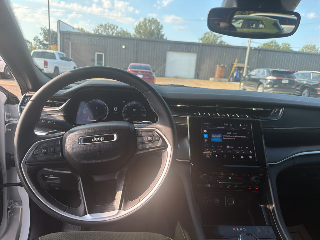 Used 2024 Jeep Grand Cherokee Altitude RWD image 10