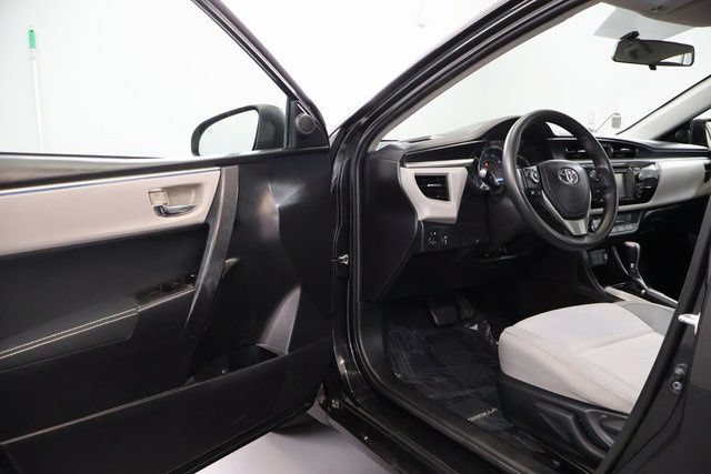Used 2015 Toyota Corolla LE FWD image 9