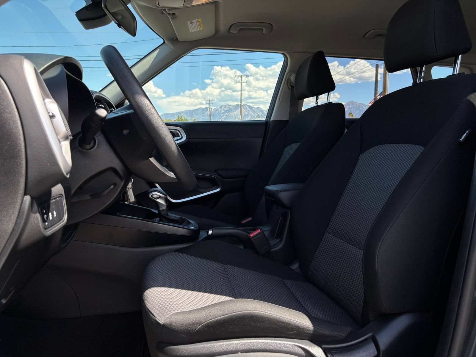 Used 2025 Kia Soul LX w/ LX Technology Package FWD image 24