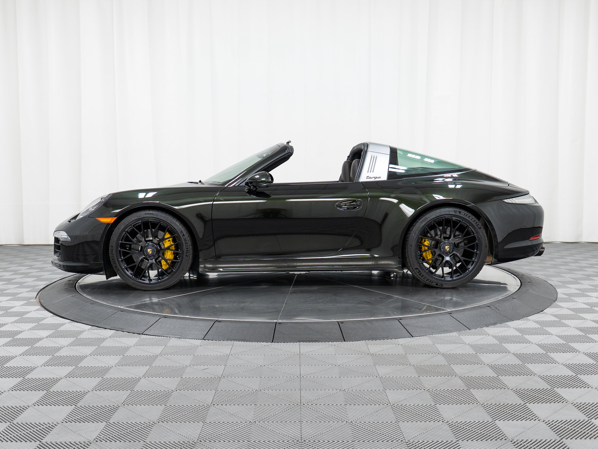 Certified 2016 Porsche 911 Targa 4 GTS AWD/4WD image 2