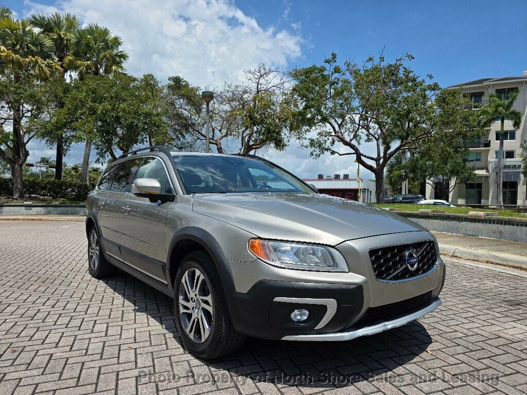 Used 2015 Volvo XC70 T5 Premier w/ Proximity Package FWD image 2