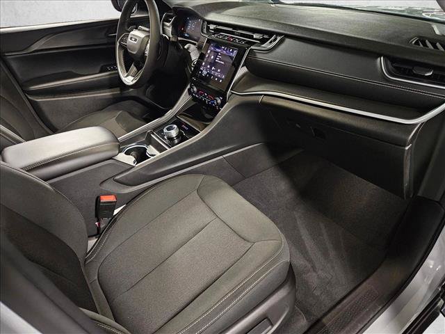 Used 2024 Jeep Grand Cherokee Laredo X RWD image 20