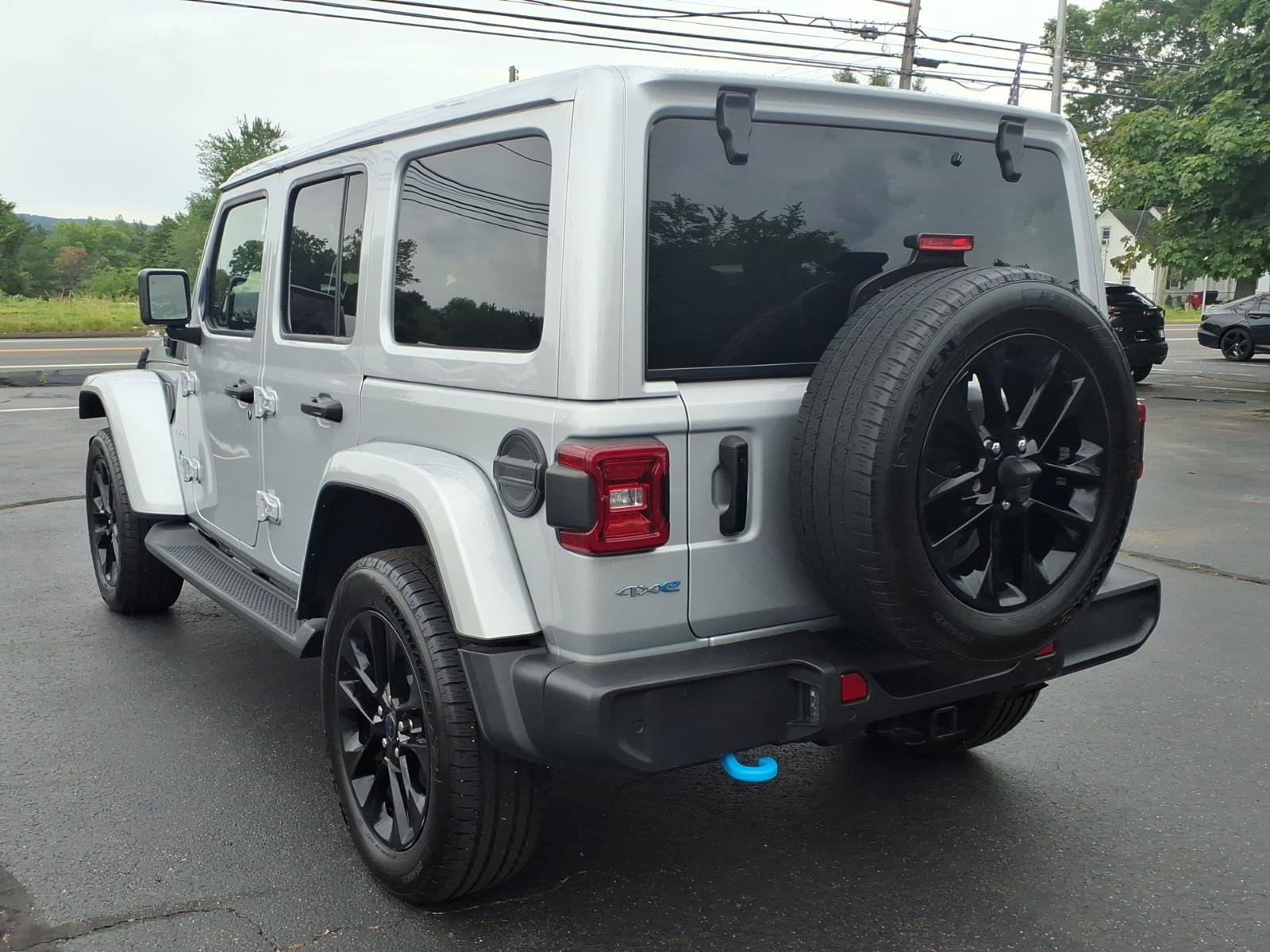 Used 2024 Jeep Wrangler Unlimited Sahara w/ Technology Group AWD/4WD image 5