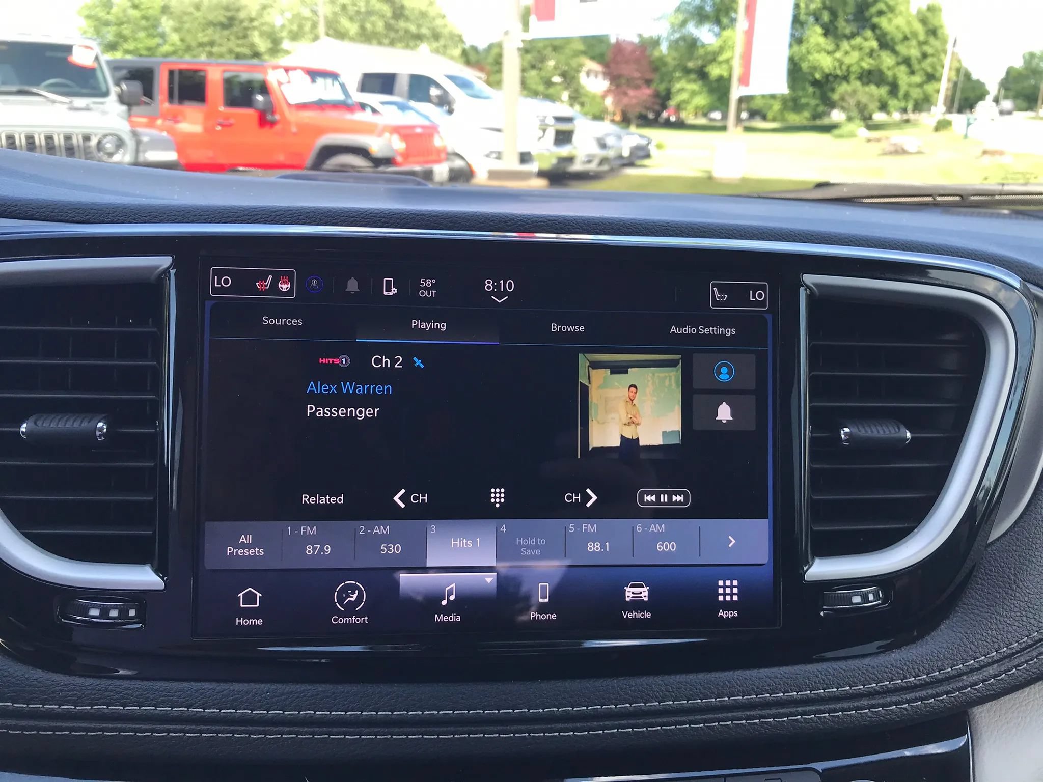Used 2023 Chrysler Pacifica Touring-L FWD image 25