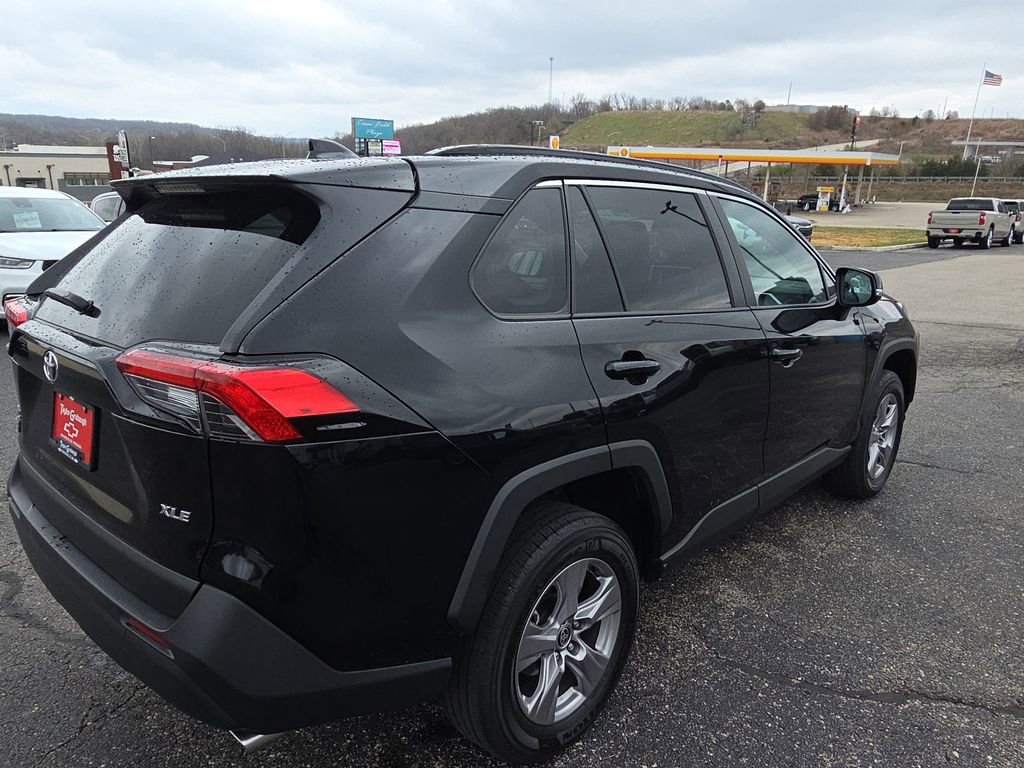 Used 2025 Toyota RAV4 XLE FWD image 8