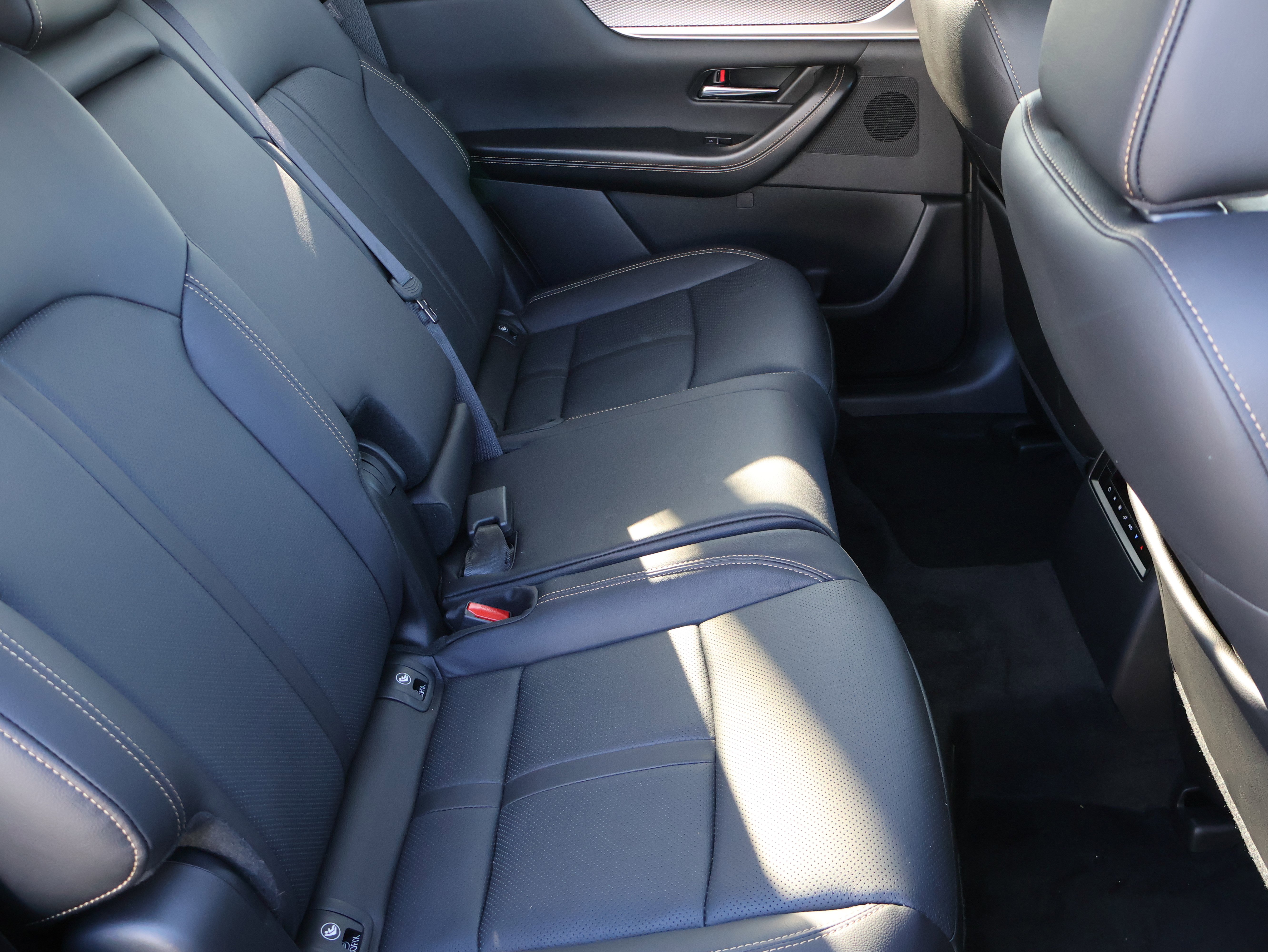 Certified 2025 MAZDA CX-70 Plug-In Hybrid w/ Premium Pkg image 13
