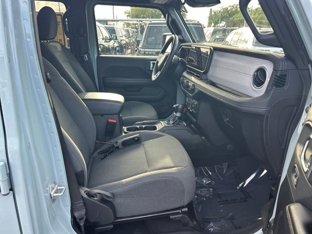 Used 2024 Jeep Wrangler Unlimited Sahara AWD/4WD image 24