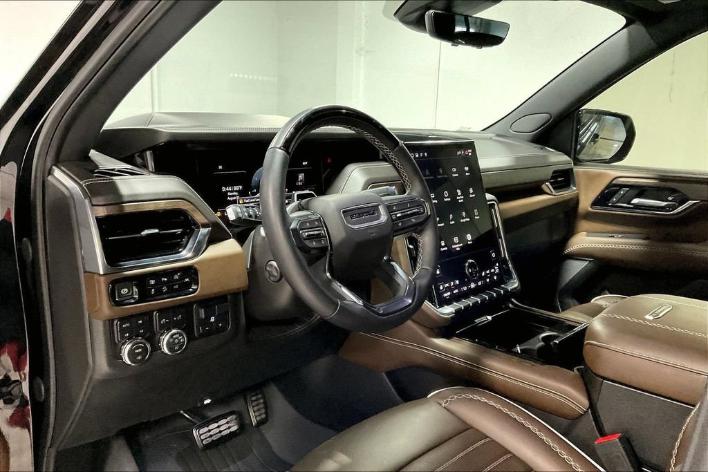 Used 2025 GMC Yukon Denali Ultimate AWD/4WD image 16