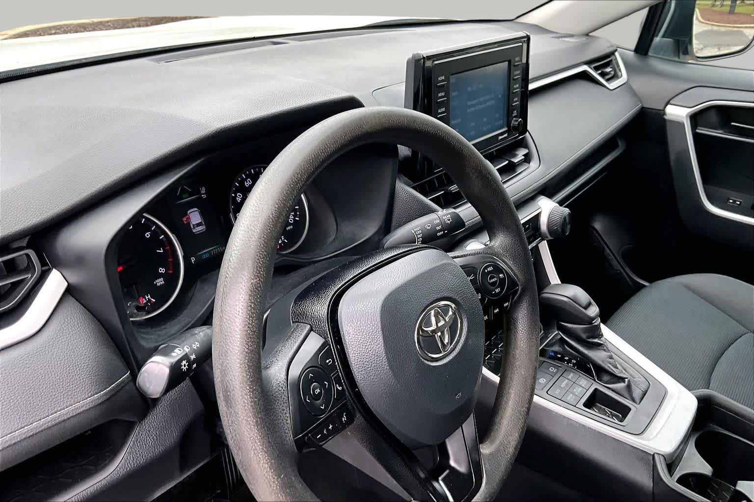 Used 2021 Toyota RAV4 LE AWD/4WD image 17
