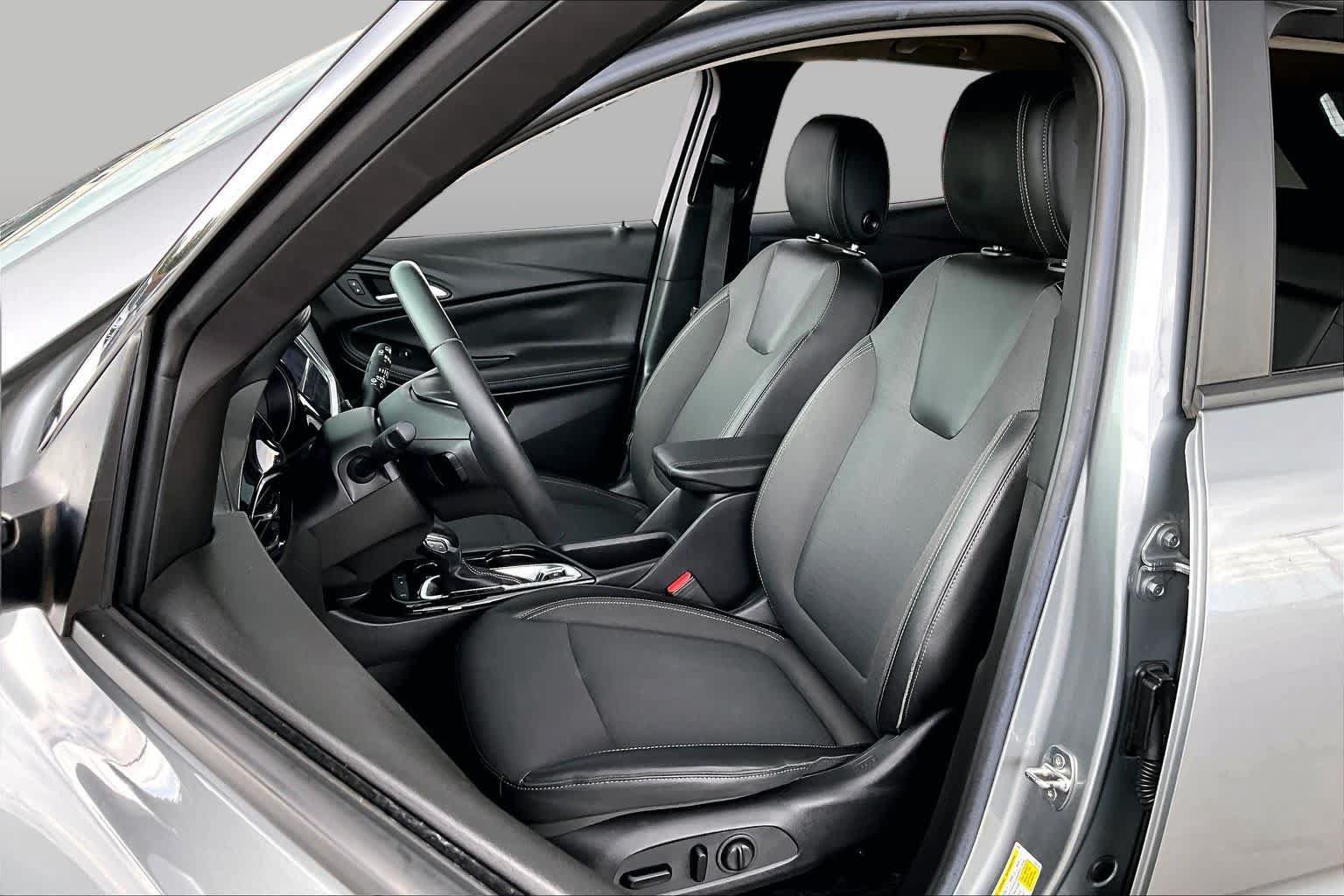 Used 2023 Buick Encore GX Select w/ Sport Touring Package FWD image 8