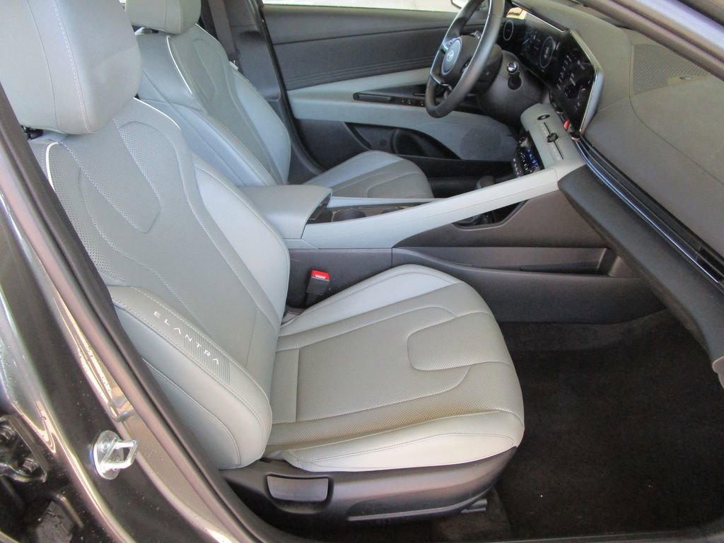Used 2025 Hyundai Elantra Limited image 26