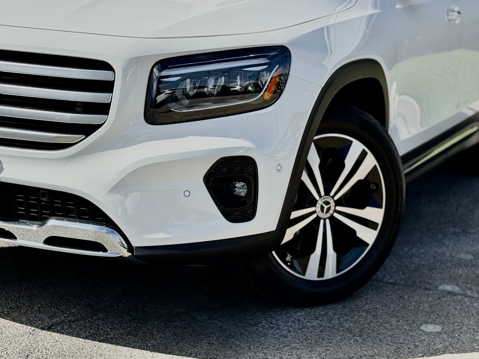 Used 2025 Mercedes-Benz GLB 250 image 4