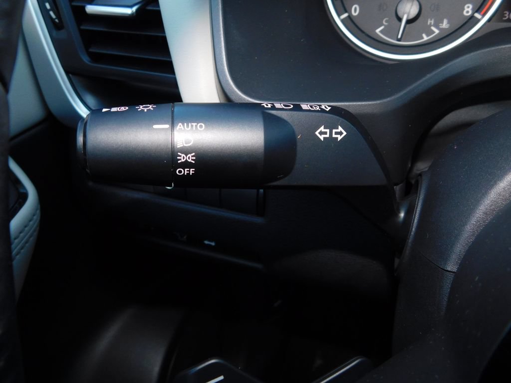 Used 2023 Nissan Rogue SV w/ SV Premium B Package AWD/4WD image 32