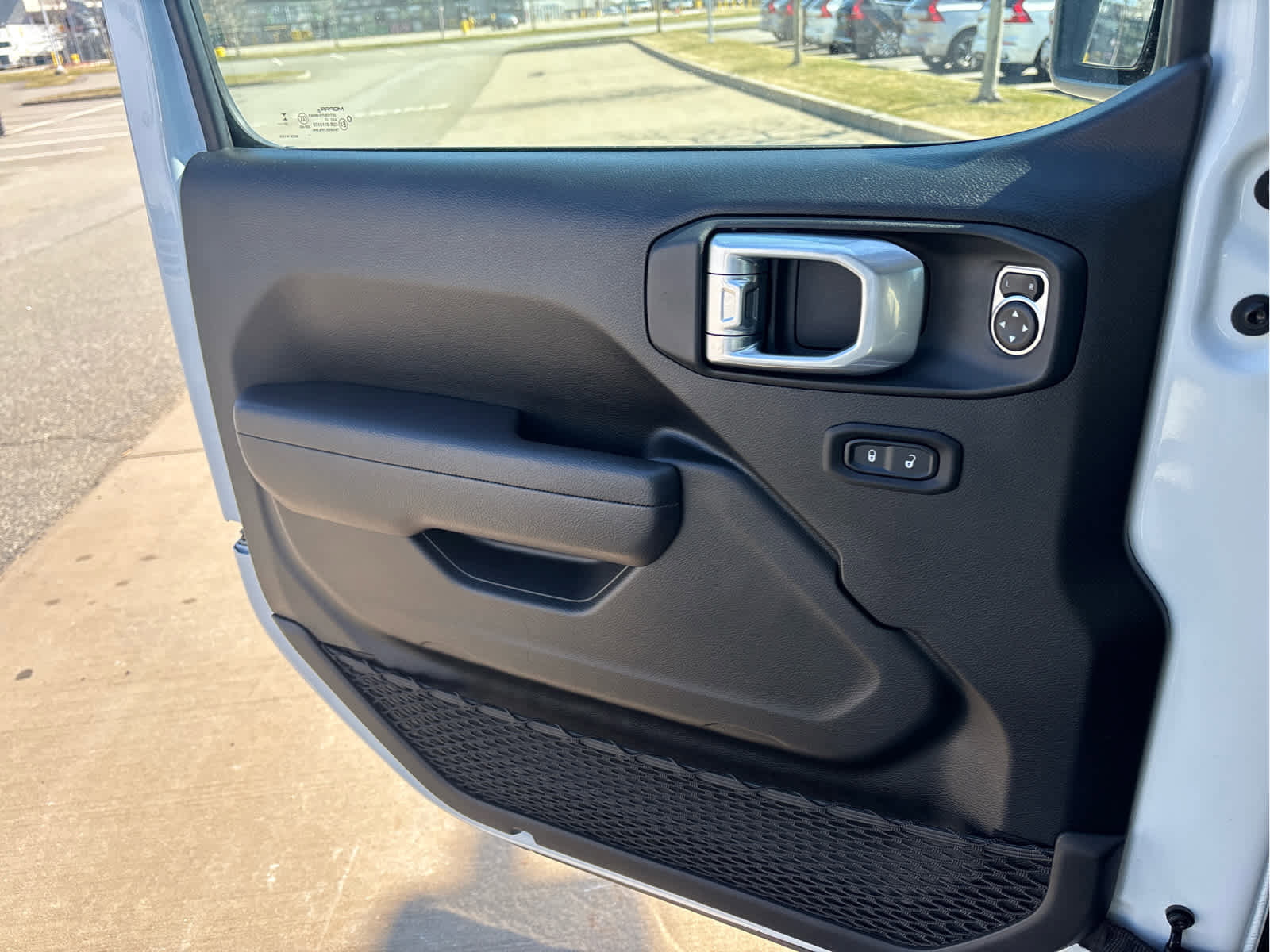 Used 2024 Jeep Wrangler Unlimited Rubicon 4xe w/ Capability Package image 17