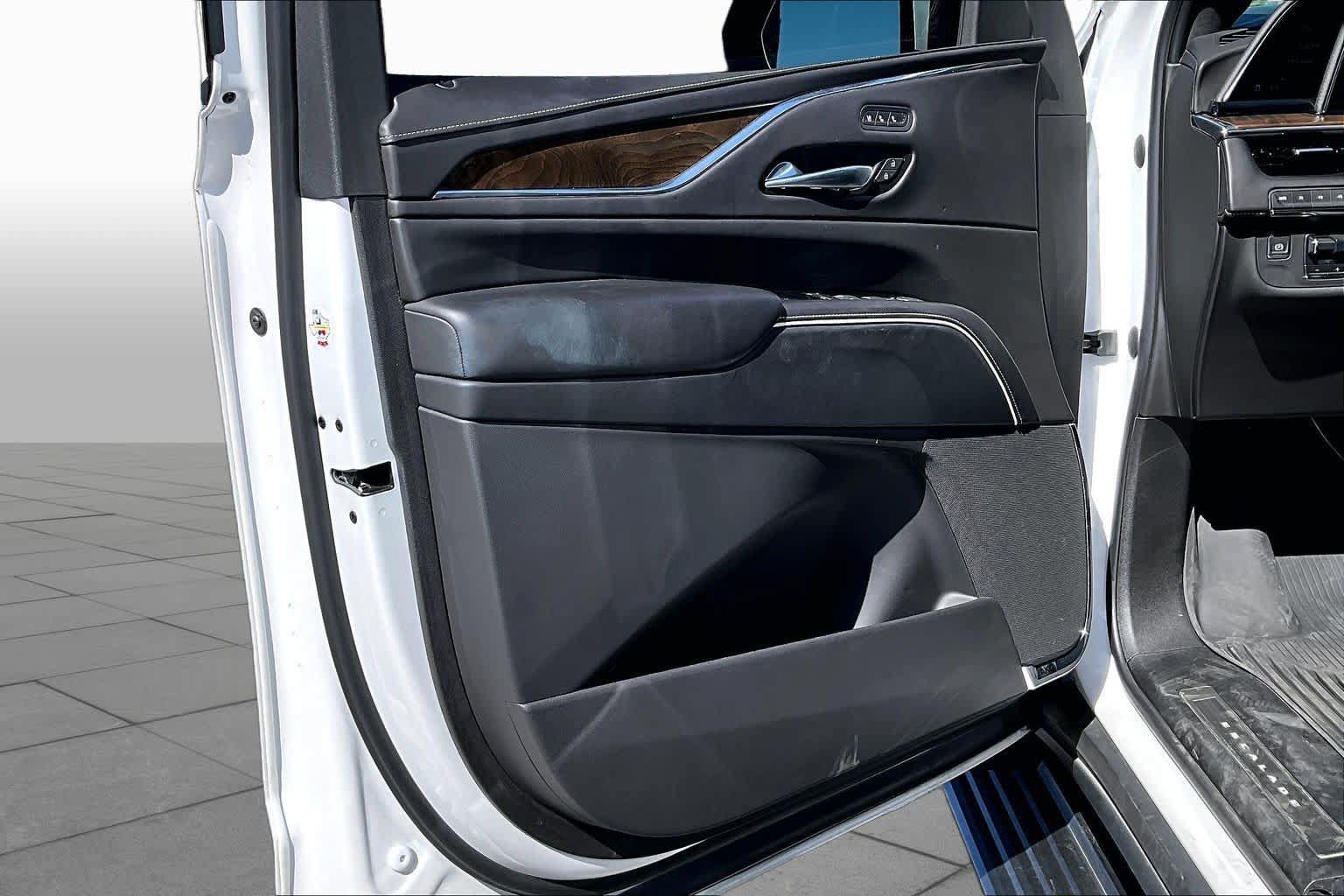 Used 2023 Cadillac Escalade ESV Sport Platinum w/ LPO, ONYX Package AWD/4WD image 21