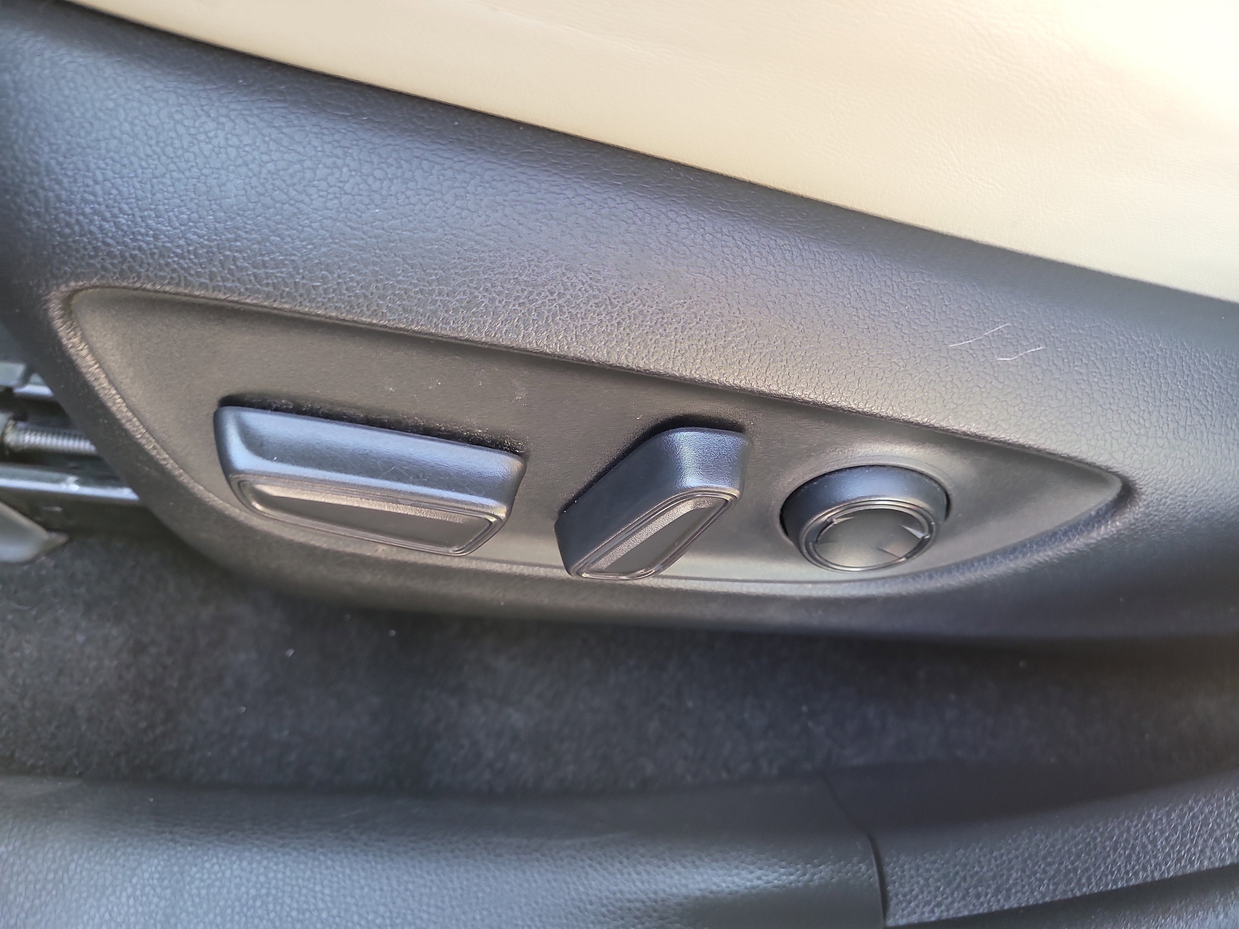 Used 2020 Toyota RAV4 XLE Premium image 22