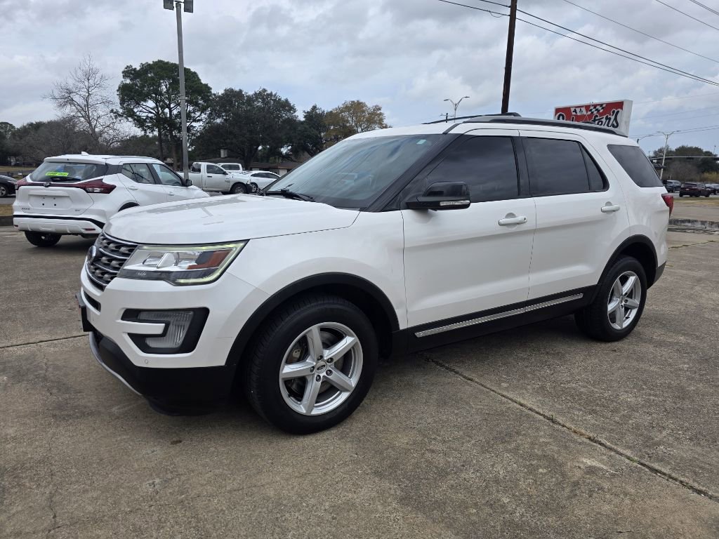 Used 2017 Ford Explorer XLT w/ Equipment Group 202A image 1