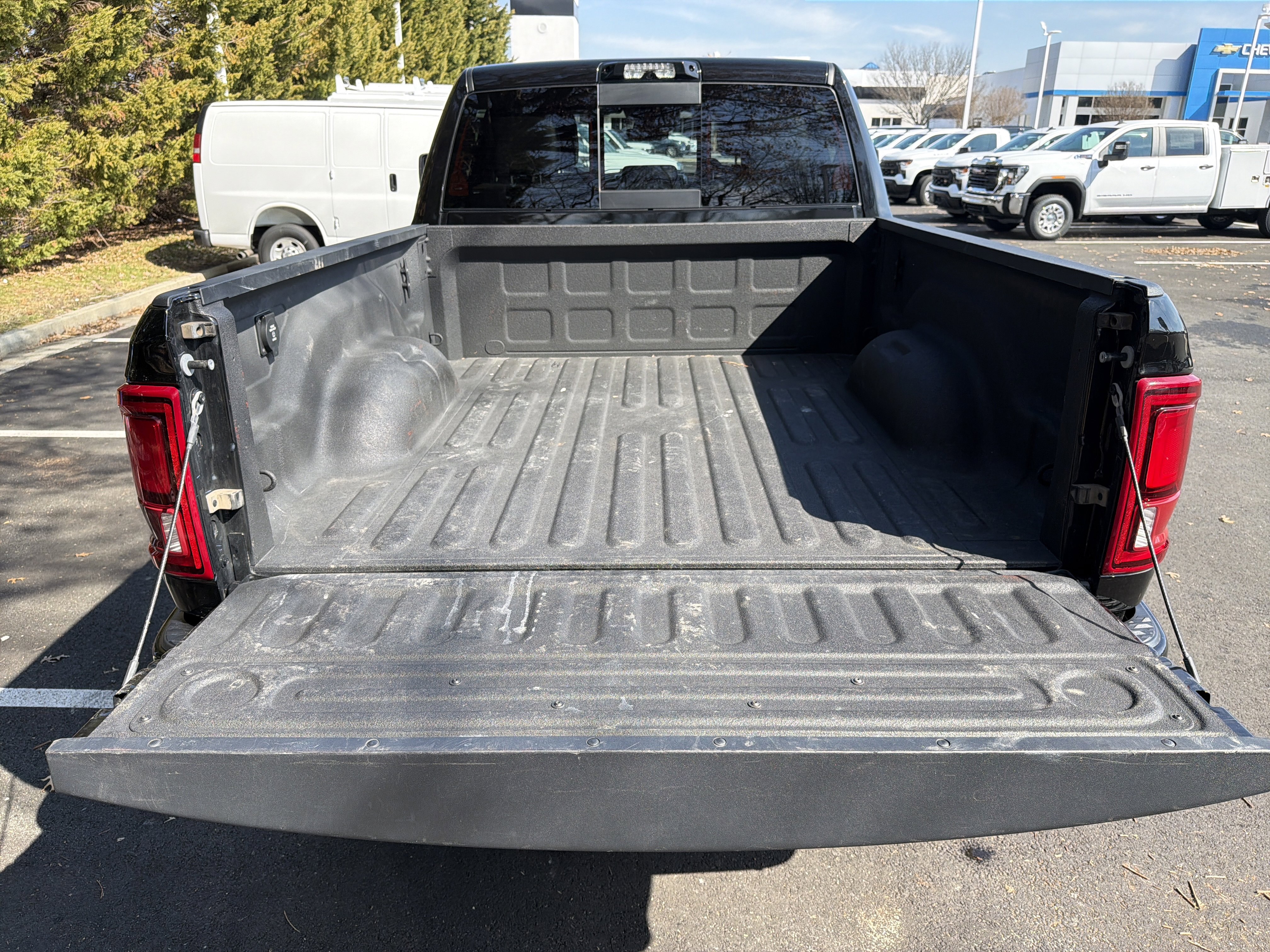 Used 2025 RAM 3500 Laramie image 31