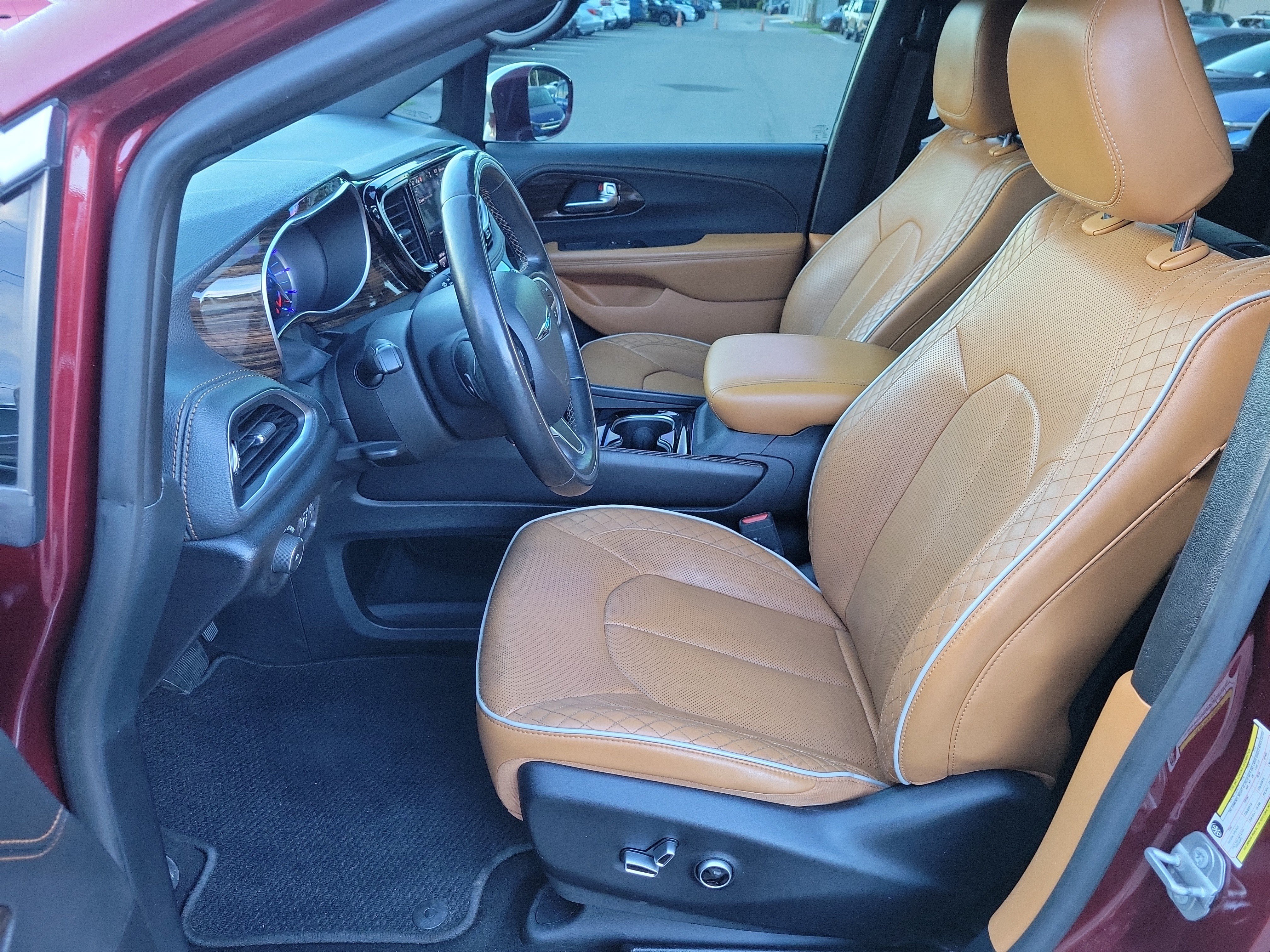 Used 2021 Chrysler Pacifica Pinnacle FWD image 24