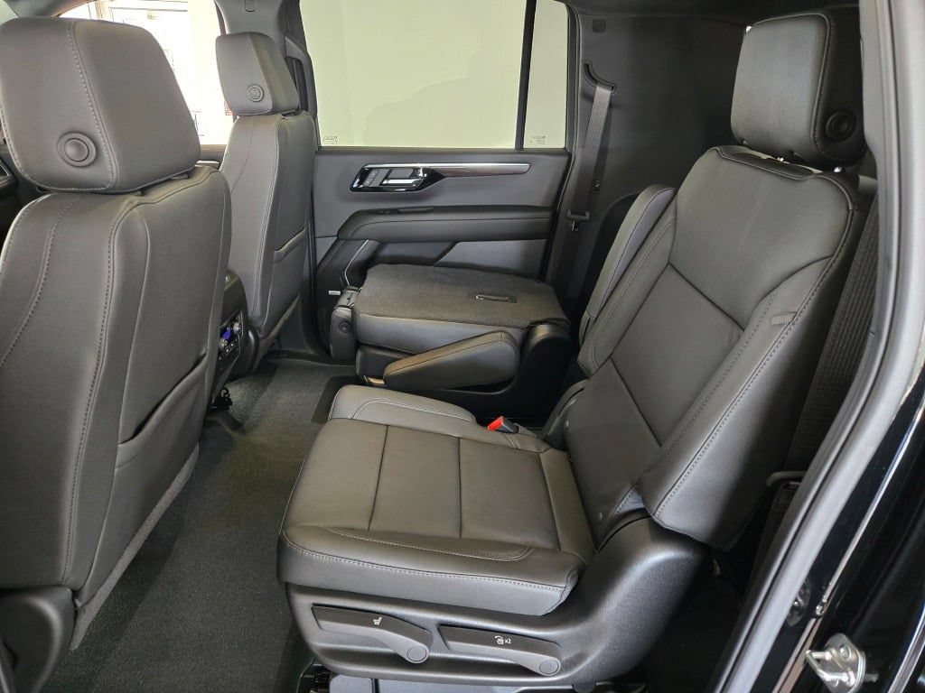 New 2026 Chevrolet Suburban LT w/ Comfort Package AWD/4WD image 19