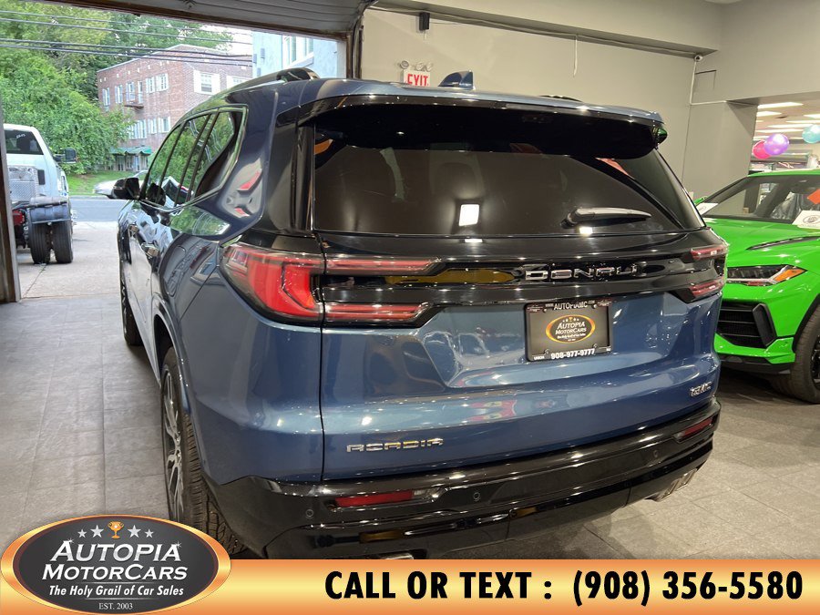 Used 2026 GMC Acadia Denali Ultimate FWD image 4