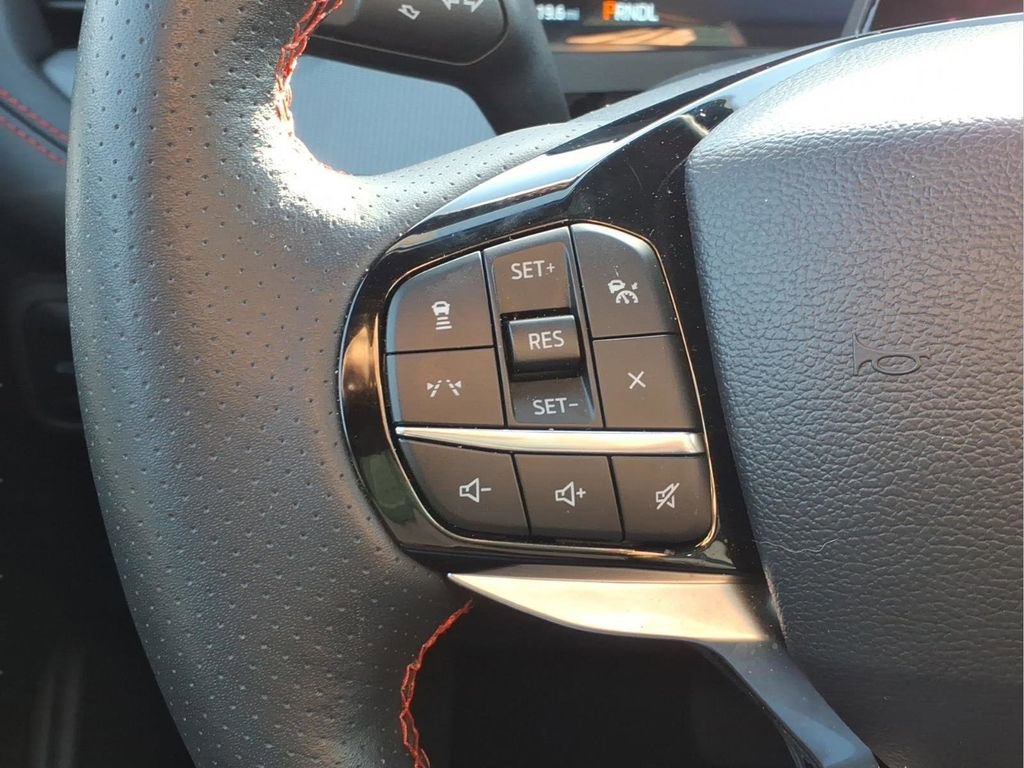 Used 2025 Ford Explorer ST-Line w/ ST-Line Street Pack image 16