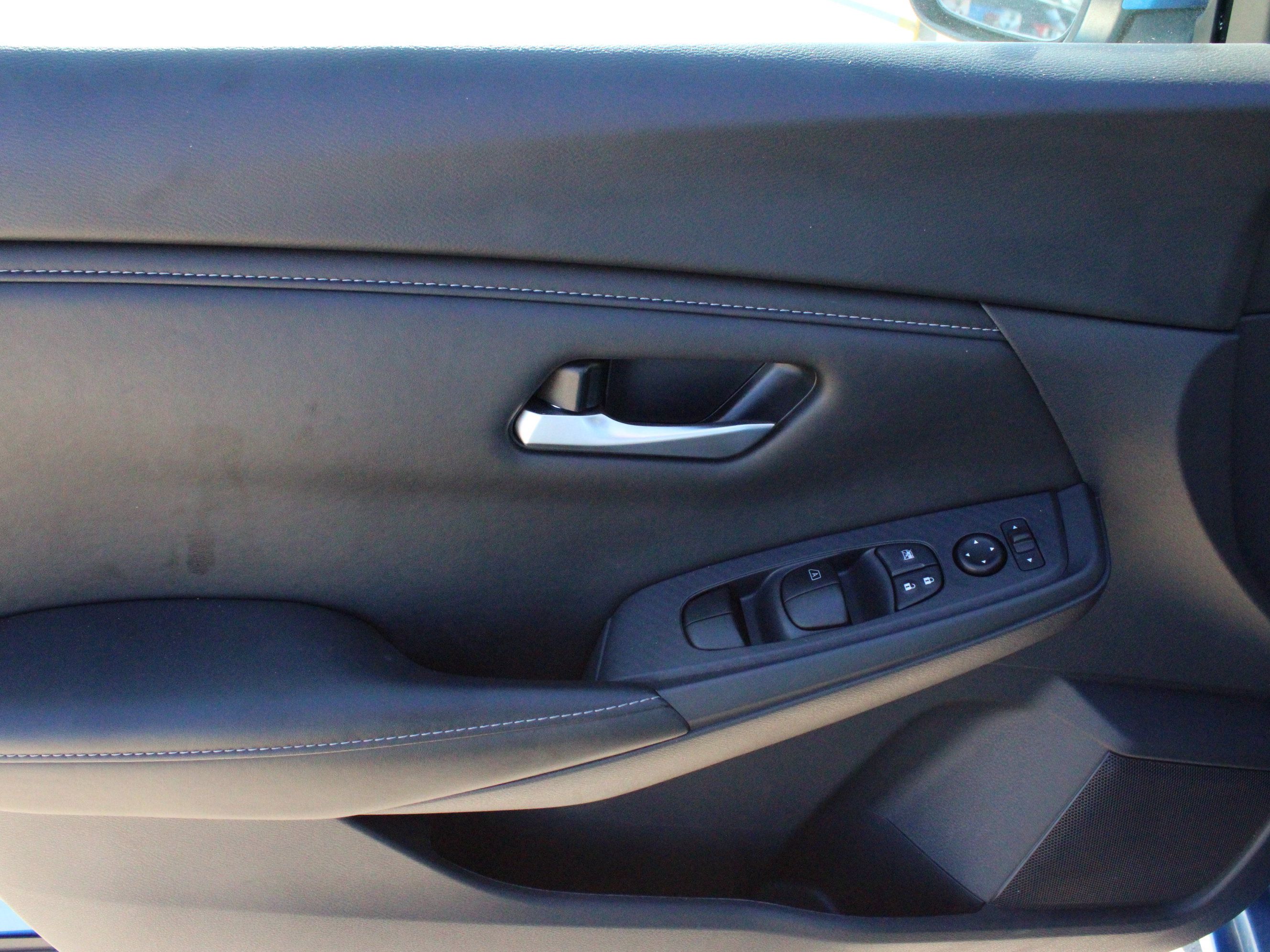 Used 2025 Nissan Sentra SV FWD image 13
