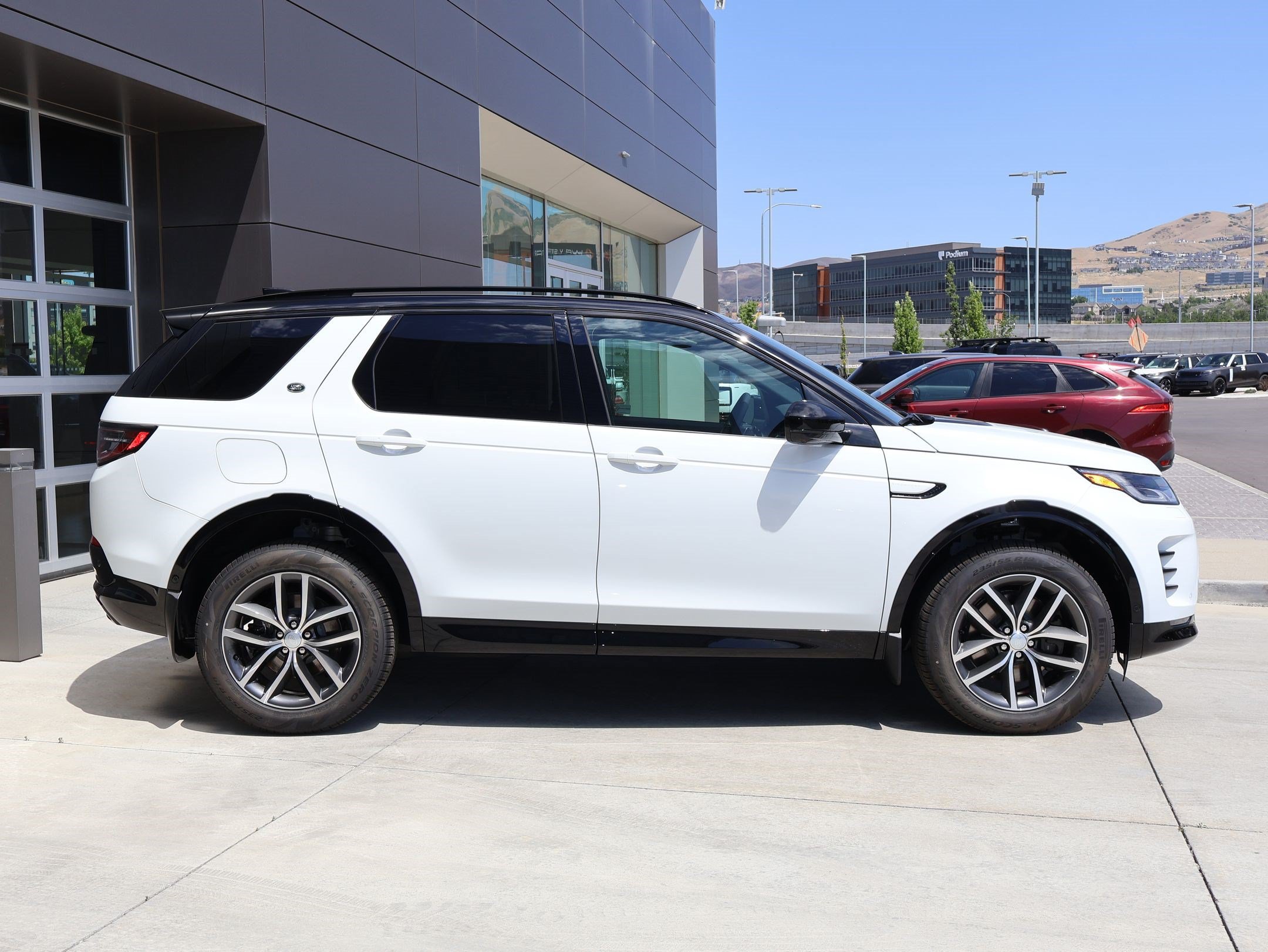 New 2026 Land Rover Discovery Sport Landmark AWD/4WD image 4