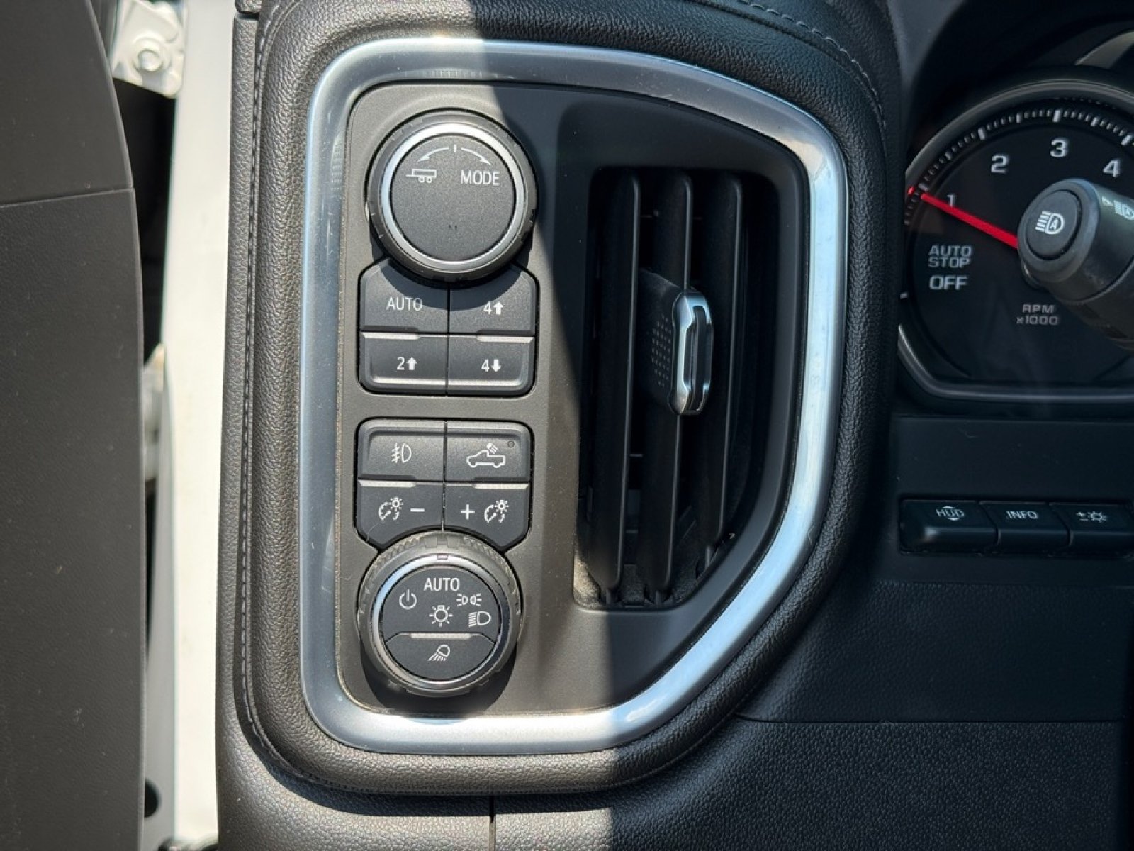 Used 2020 Chevrolet Silverado 1500 High Country w/ Technology Package AWD/4WD image 37