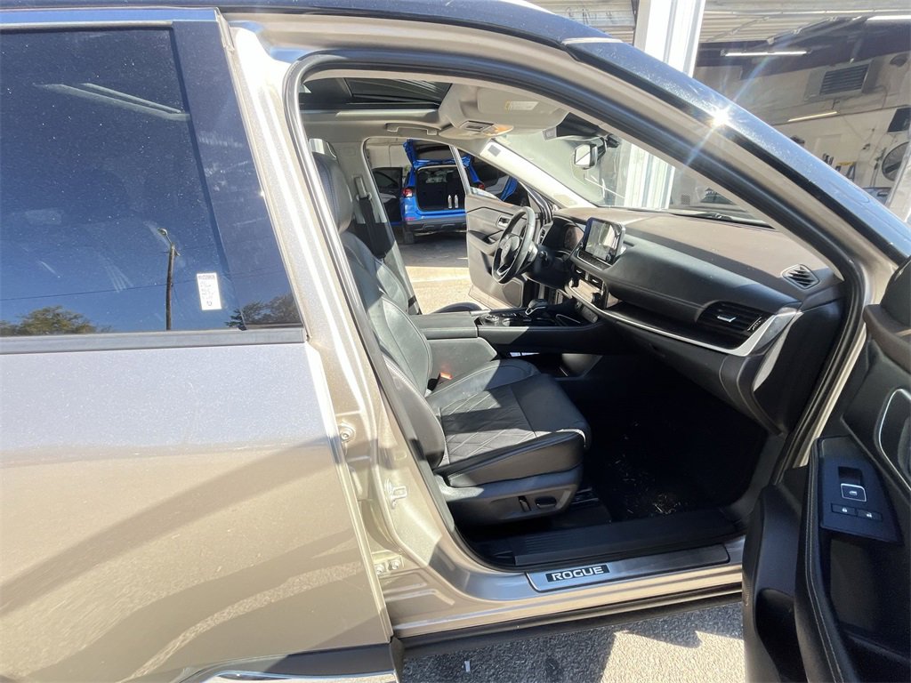 Used 2021 Nissan Rogue Platinum image 25