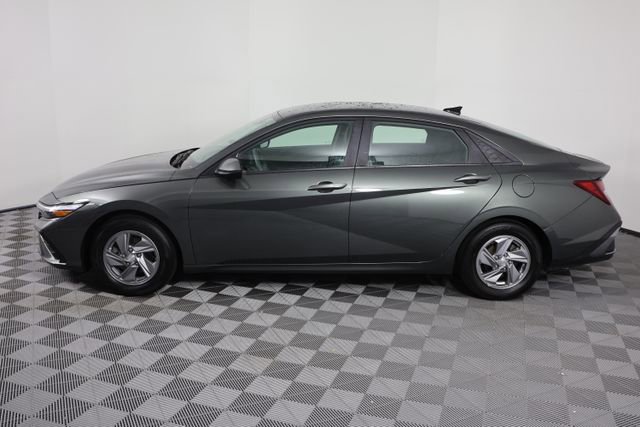 Certified 2024 Hyundai Elantra SE FWD image 5