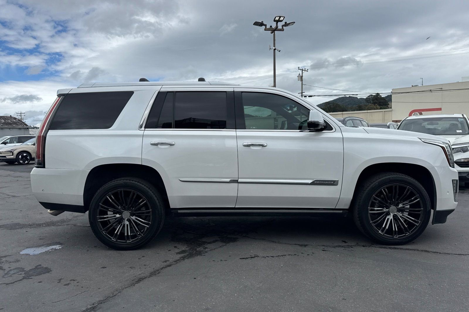 Used 2017 Cadillac Escalade Platinum image 8