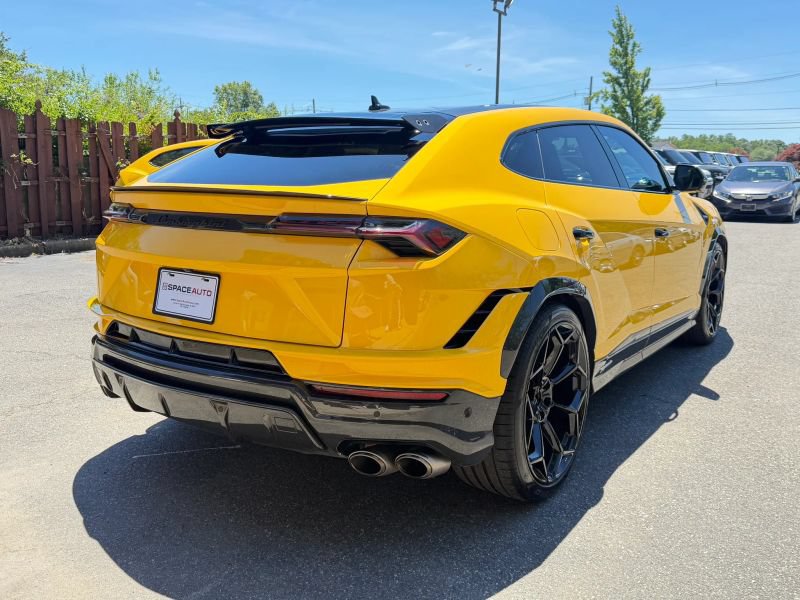 Used 2023 Lamborghini Urus Performante AWD/4WD image 6