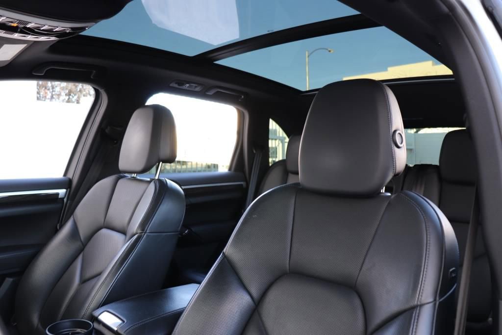 Used 2018 Porsche Cayenne S image 61