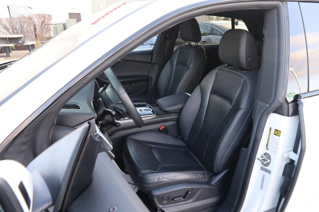 Used 2019 Audi Q8 Premium Plus w/ Premium Plus image 9
