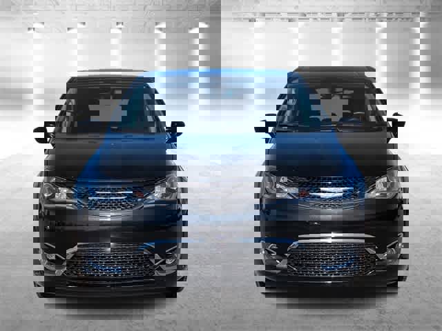 Used 2020 Chrysler Pacifica Touring image 3