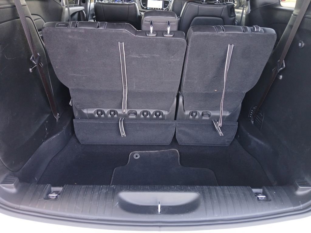 Used 2025 Chrysler Pacifica Select FWD image 19