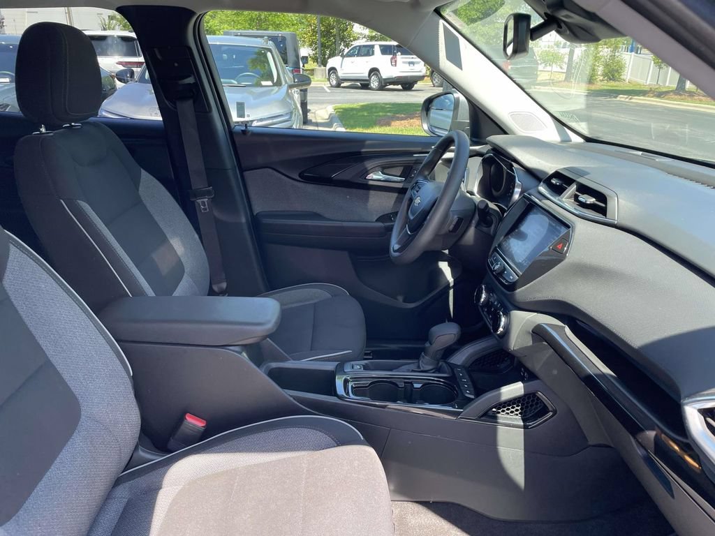Used 2023 Chevrolet TrailBlazer LT w/ Convenience Package FWD image 9
