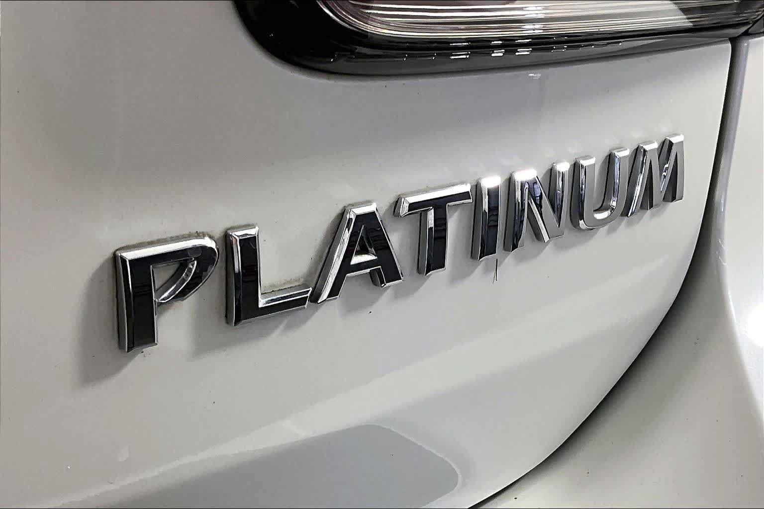 Used 2020 Nissan Armada Platinum w/ Captain's Chairs Package RWD image 9