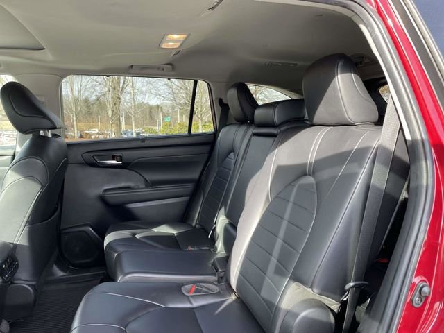 Used 2023 Toyota Highlander XLE image 16