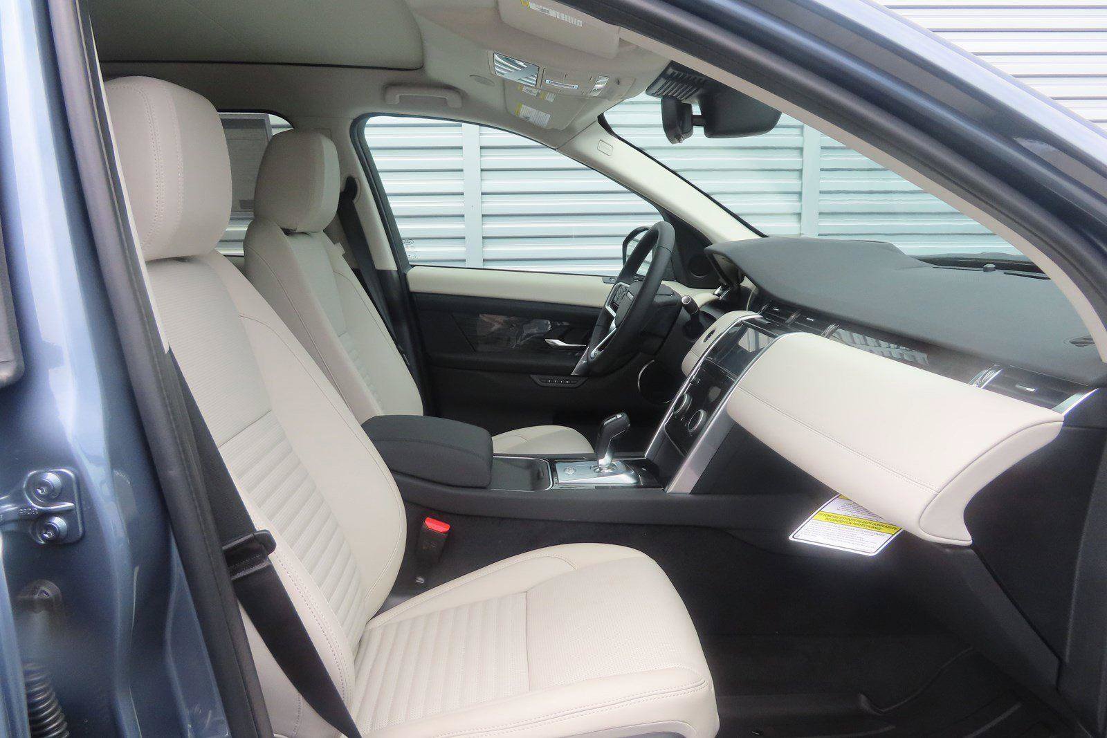 Used 2023 Land Rover Discovery Sport SE AWD/4WD image 3