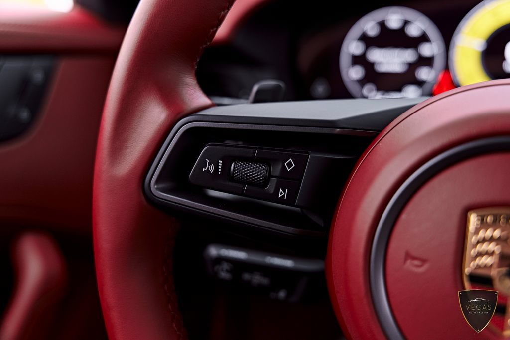 Used 2025 Porsche 911 Carrera RWD image 60